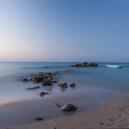 Andrikas At Xenios Avlais *